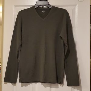 Uniqlo long sleeve V-neck shirt